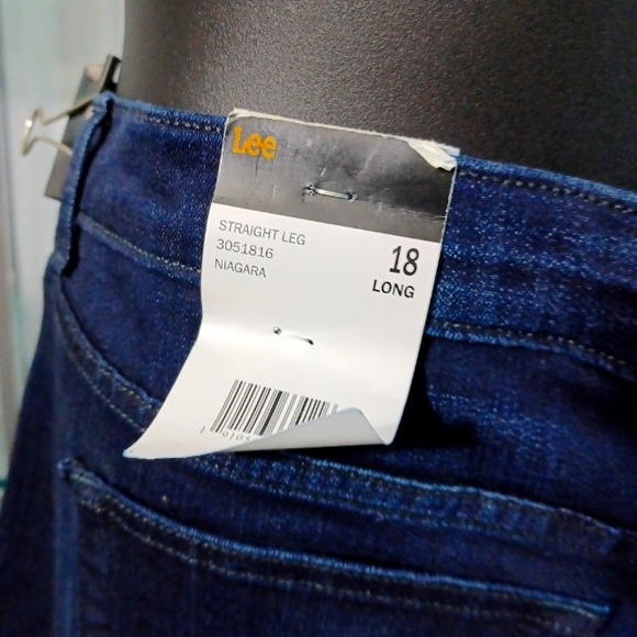 New Lee  Straight Legs Relaxed Fit Blue Jeans, Size 18 Long - Picture 16 of 16